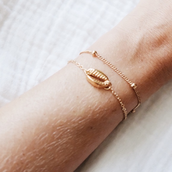 “Layla” Bracelet Set in Gold - Picture 3 of 4